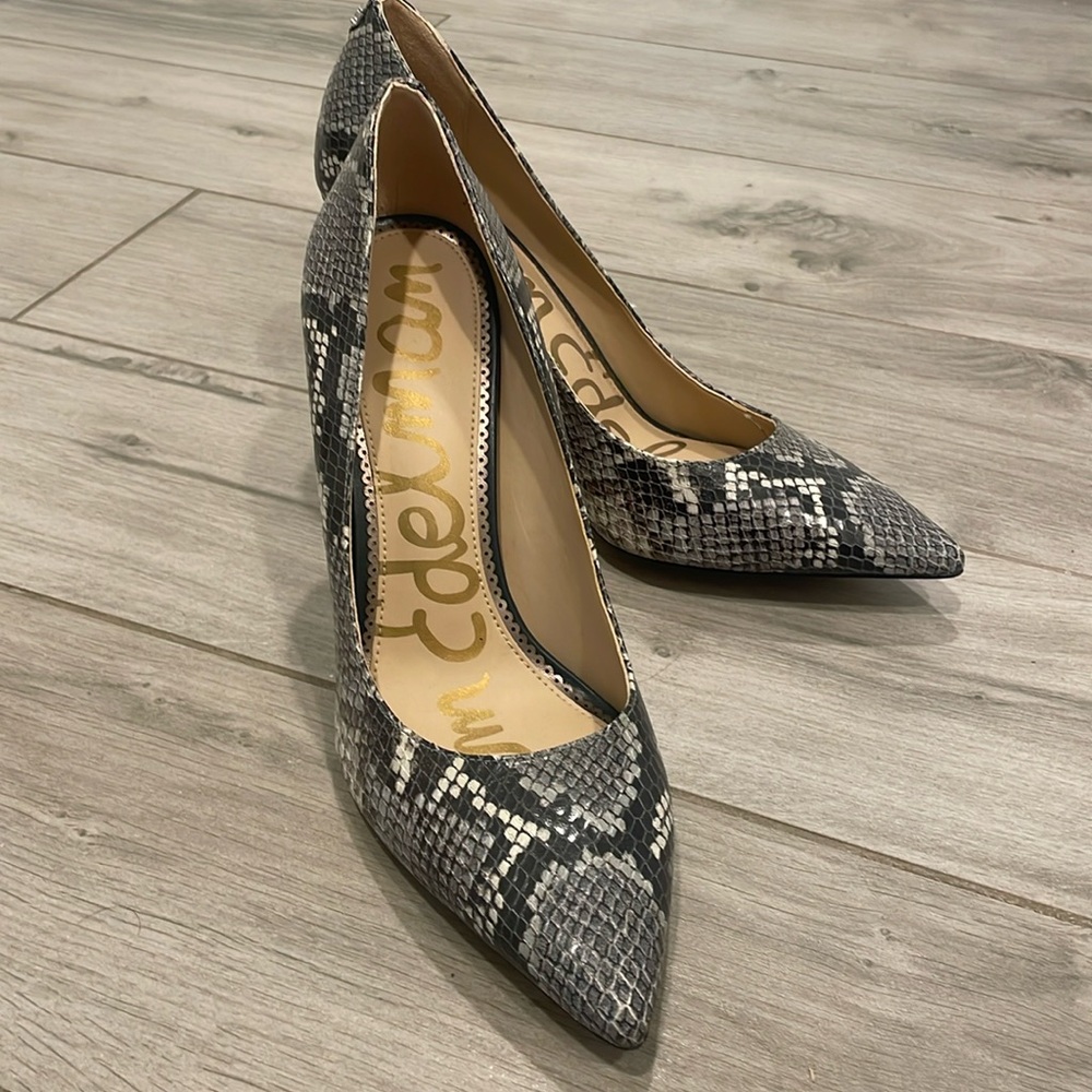 Sam Edelman Hazel Pump snake pattern light green undertone